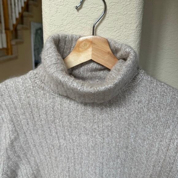 Sundance Beige Angora Blend Ribbed Turtle Neck Long Sleeve M Sweater MSRP $228 - Picture 4 of 6